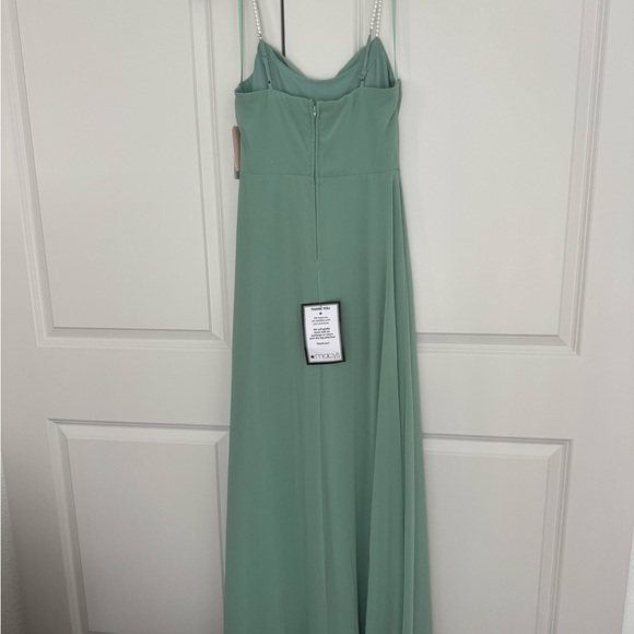 Elegant Green Maxi Dress with Pearl Adjustable Straps - Picture 4 of 9